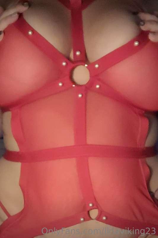 Hmmm just a tease 💋🌶🌶 who wants more?