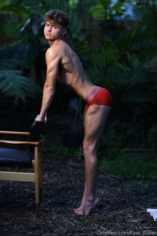 Hey guys, can you tell I've been hitting the gym more?! I wa..