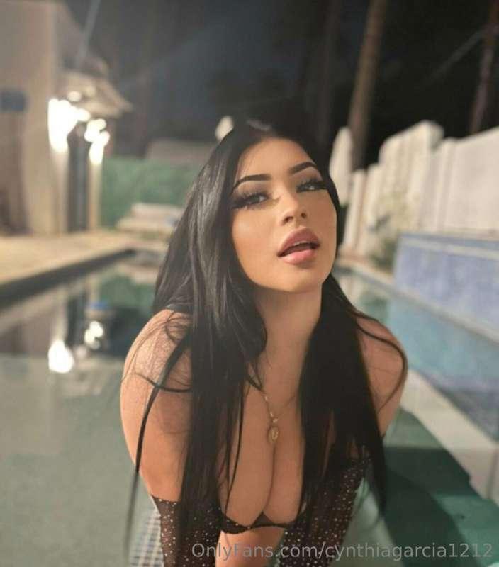 @latinabratt69 is the SEXIEST 18YR OLD SLUT🍑🔞 she fucked her..