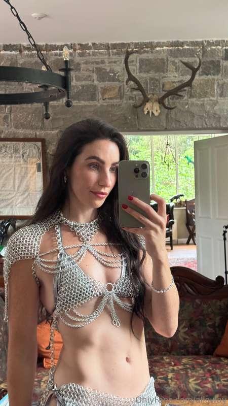 Who knew chainmail can make me feel so sexy? 