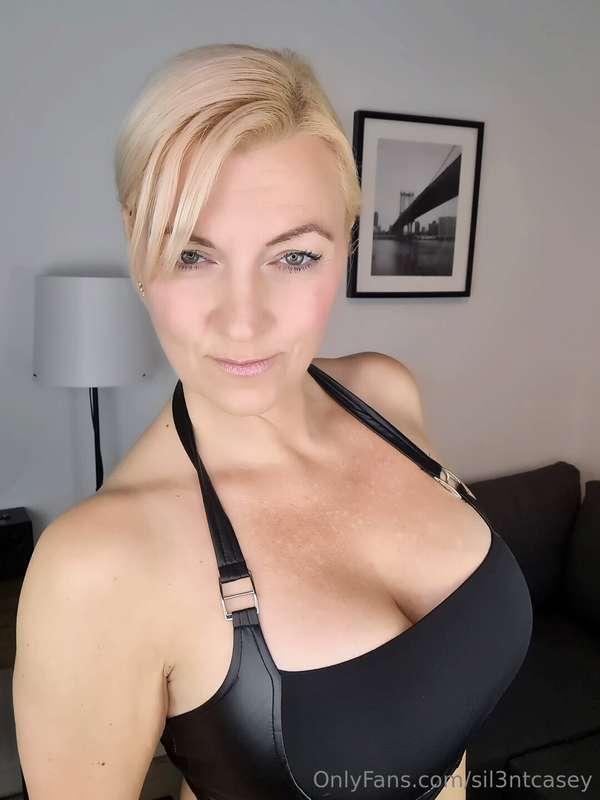 Hvad synes du om outfittet? 😘😘😈😈😈What do you think of the ou..