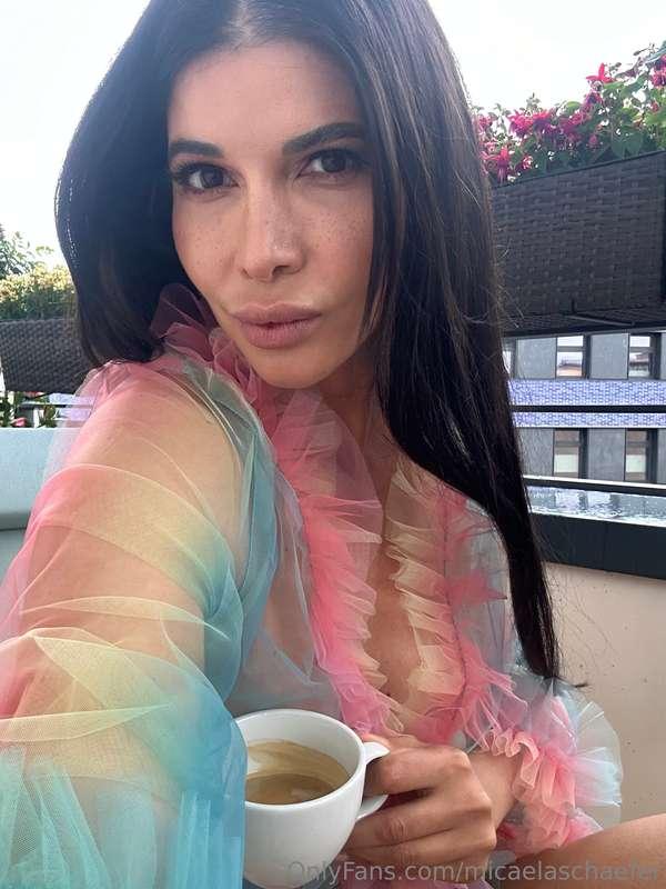 Lovin the coffee and my outfit!! What do you think? :)