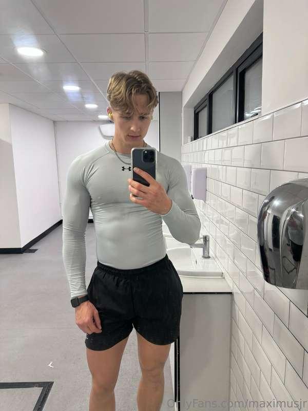 Who doesn’t love a tight training top?