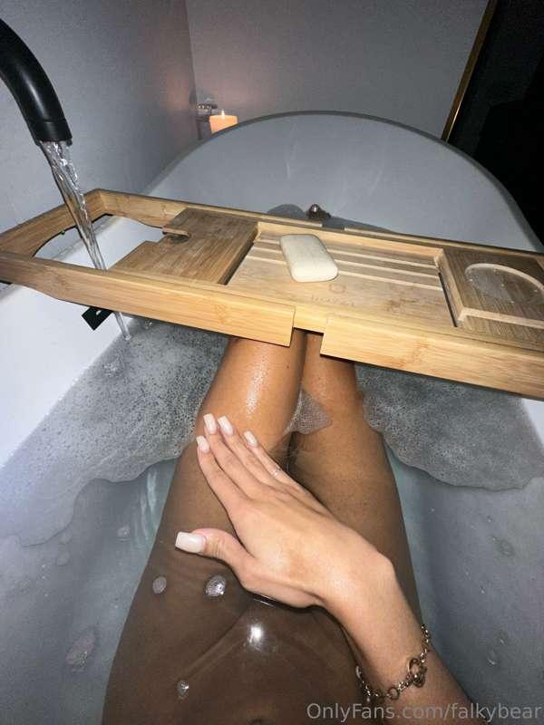 What would you do if you saw me in the tub like this 😳