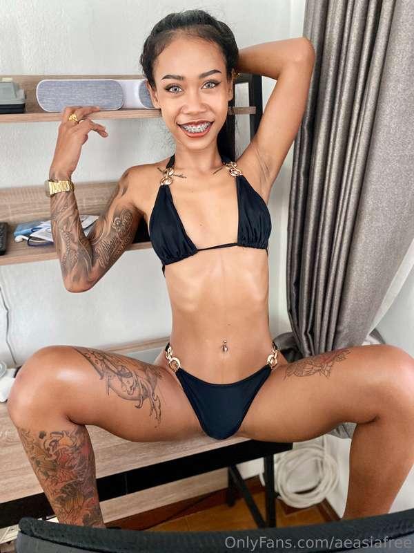 I need to play with you at @aeasia it’s where all my nudes a..