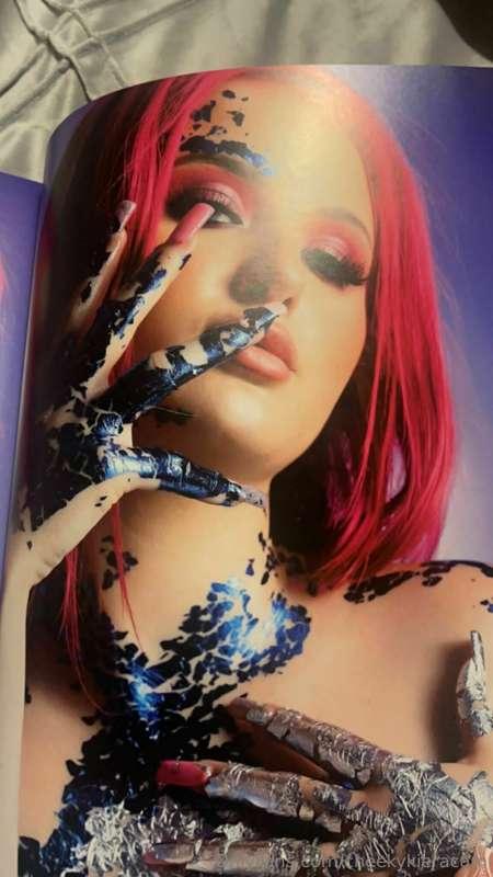 Have a sneak peak of the magazine;)❤️