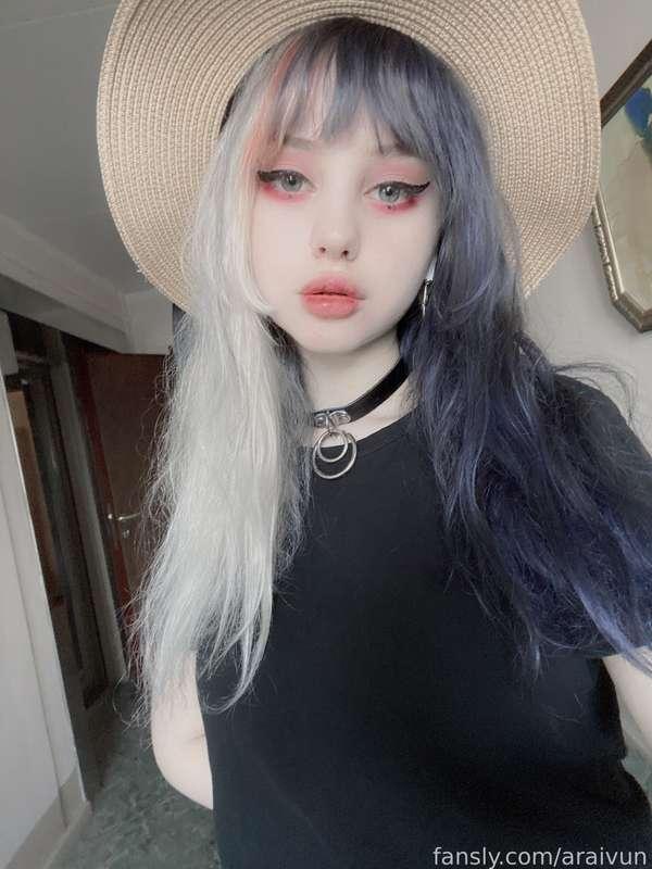 So hot outside🥵