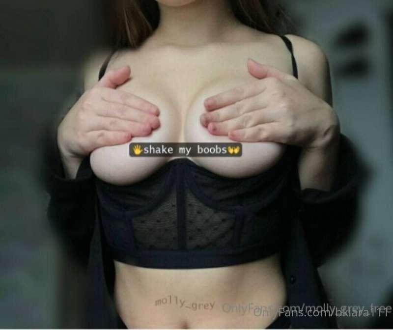 @molly_grey_free 

text me if you want me to remove my hands..