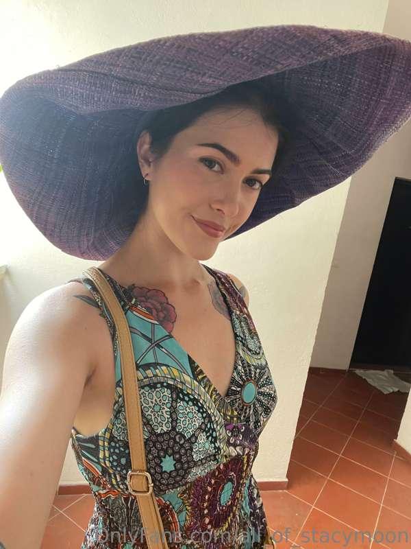 This is how modern princesses dress for a visa run walk🤠