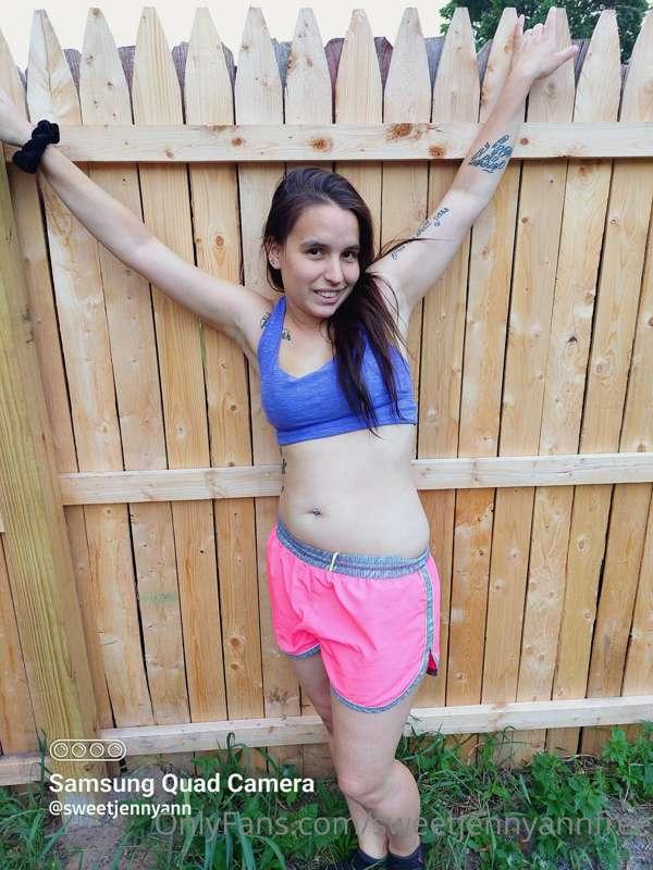 I love my new fence!!! It helps keep the perves out hehe 😜