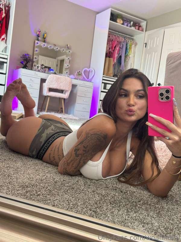 send me a dick pic if you would fuck me raw 😉 