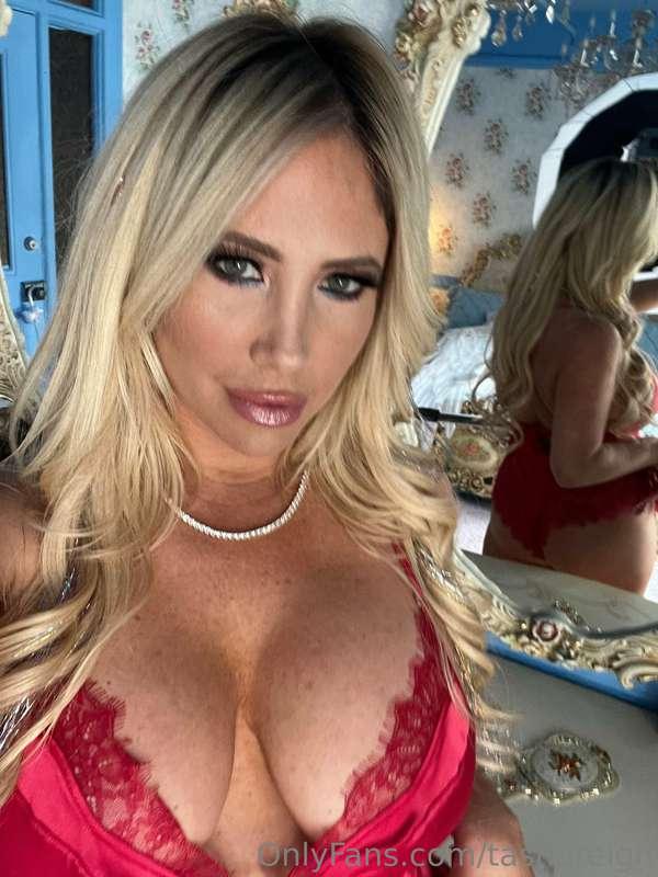 its finally Friday! 🥰 hope everyones got naughty plan for th..