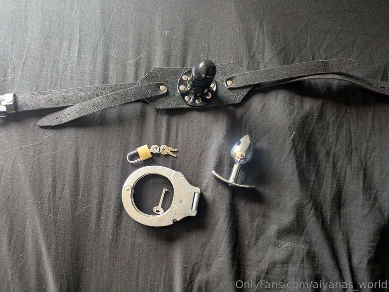 Preparations for a birthday video for my Master 🔐🥰