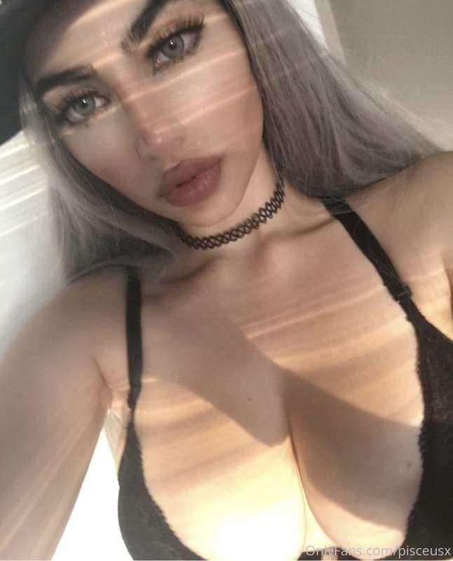 I'm so bored rn 🥺 pls cum chat with me 💕
