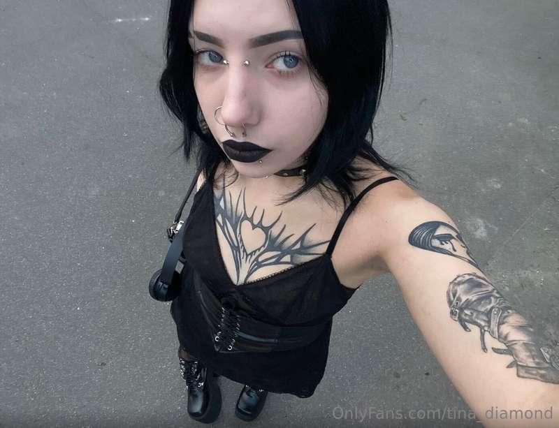 Hey everyone! 🌘 I’m Cate, and my soul gravitates toward dark..
