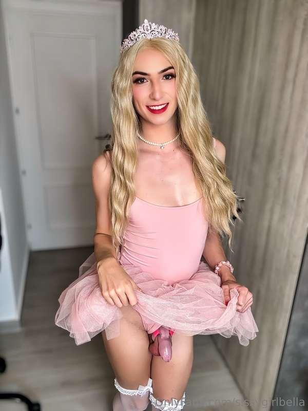 Daddy made me dress up and attend my first ballet class like..