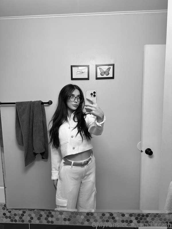 Keeping it business casual 😌 or is this not casual? I know n..