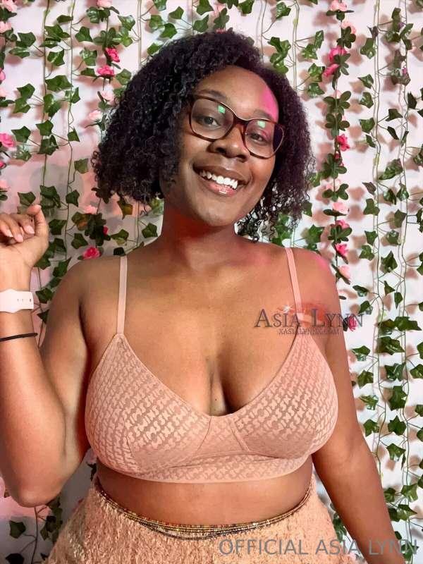 # take it off 😍

&5 full explicit feed: @xasialynnx