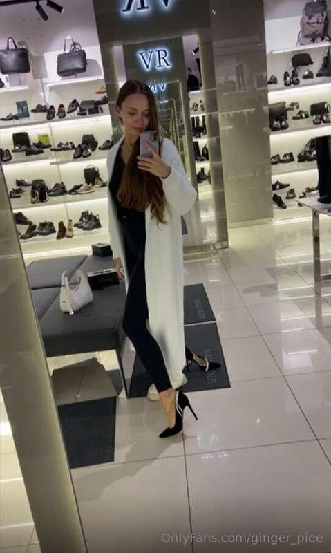 I love high-heeled shoes🥰 And when you can wear them with a ..