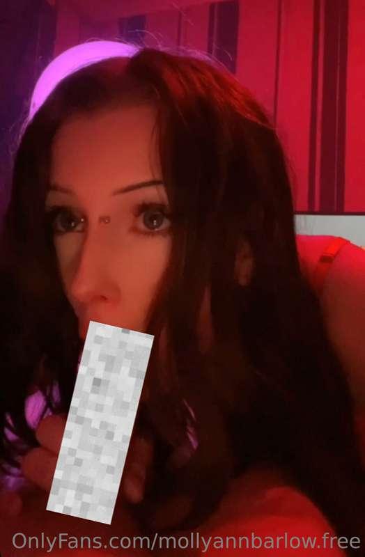Unlock To Watch Me Suck And Deepthroat A MASSIVE Dick 🥵💦