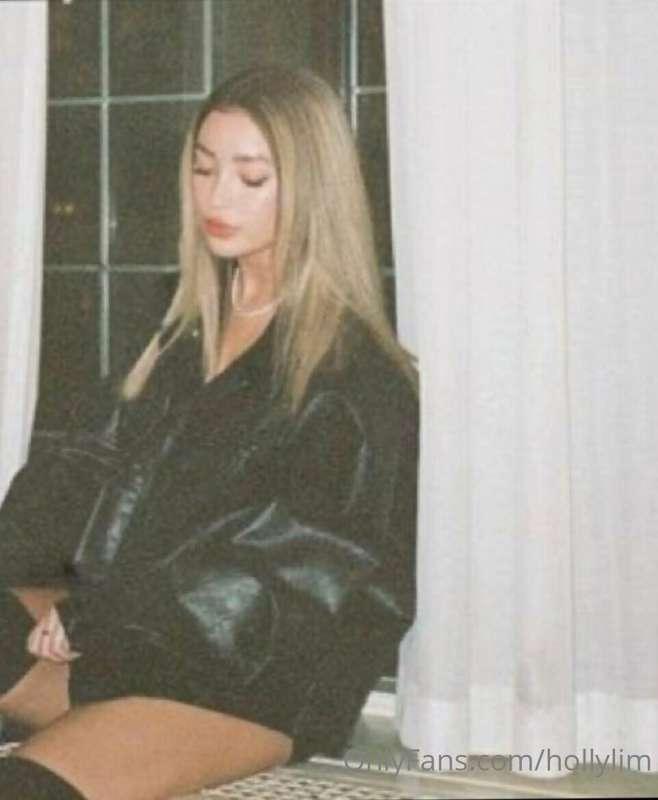 Dark and broody. Sexy. Moody. 🖤✨💘