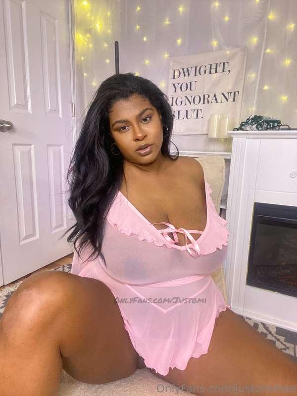 It feels real good deep inside my pussy, can you tell? 