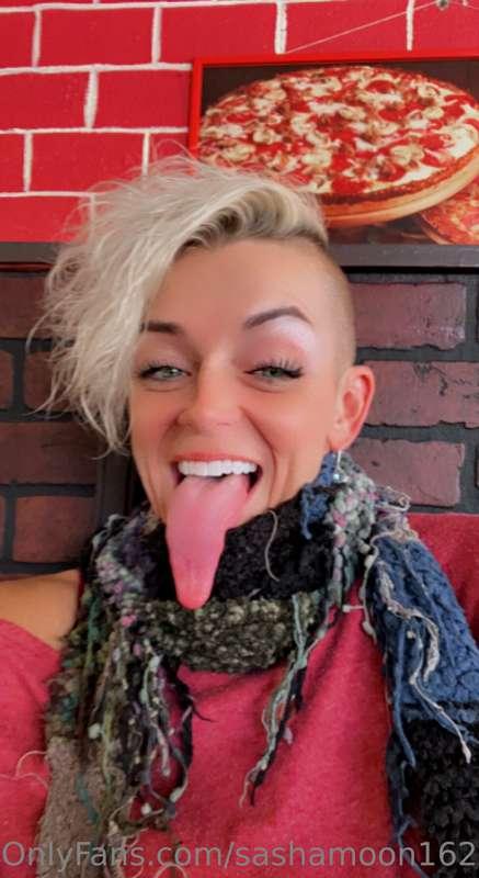 Little tongue fun at the pizzeria 🍕🍕👅👅