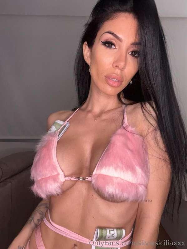 I want you to spoil me, love 💋😏