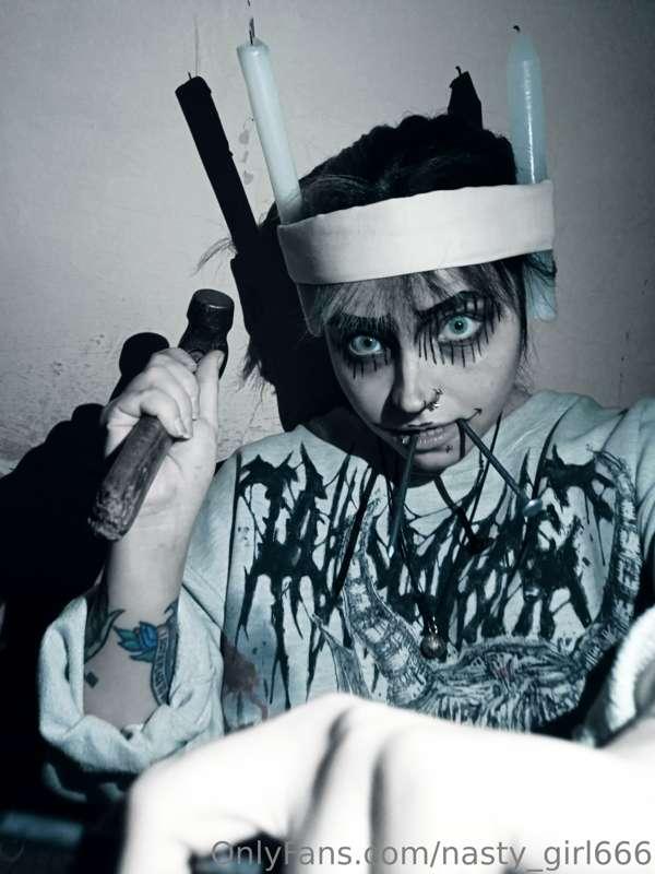 Halloween is officially ending on these photos.. and my ment..