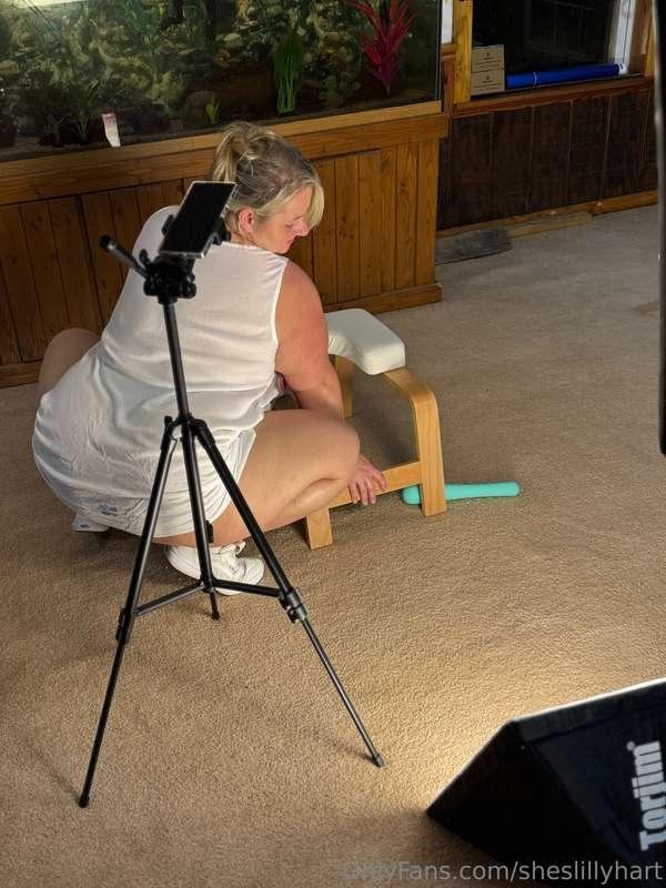 Behind the scenes never looked so tempting... 😜🍑