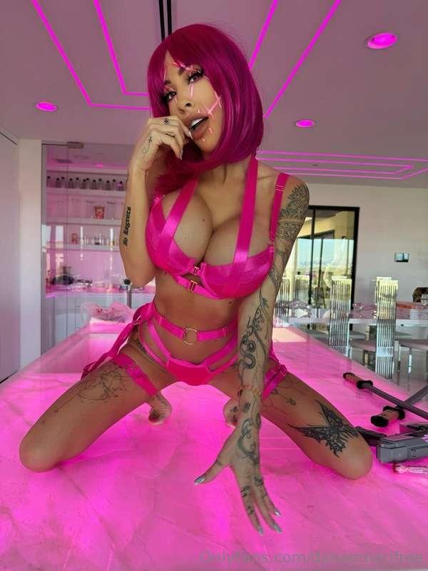 Sexy pink outfit for you! 💗