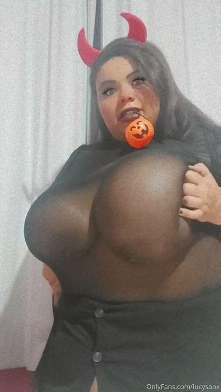 lucysanx image #3
