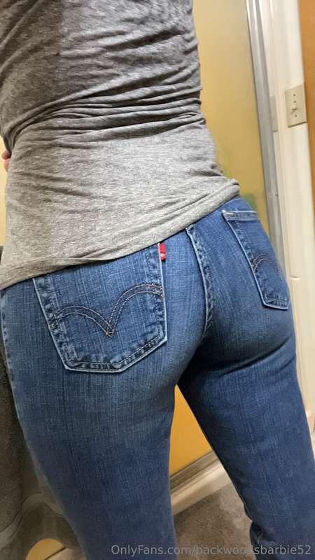 By far my favorite pair of work jeans 😍😏