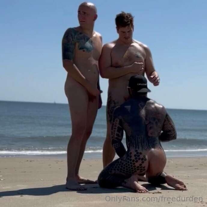 Ran into my buddies at the beach 🏝️ 😈
@redanddalton (Couples..