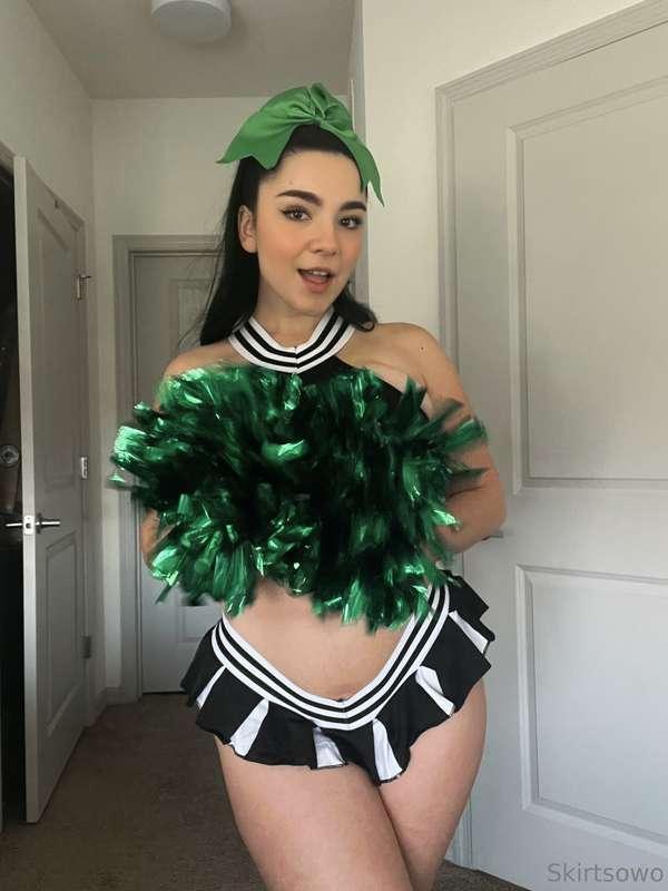 Happy Super Bowl weekend!!!! GO BIRDS! 💚🦅🏈