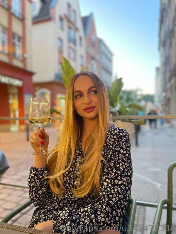 Compare a woman to wine 🍷
t tastes better with age 💋
 When y..