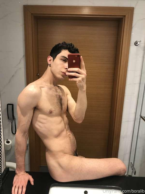 I’m alone today.. who wanna sleep with me? 🥰