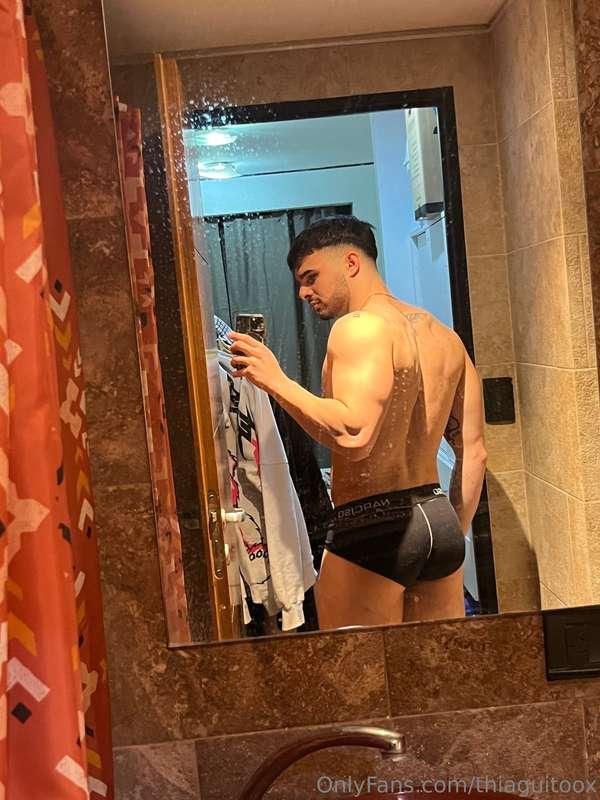 Do you like the way my ass looks? 😏 rate it...