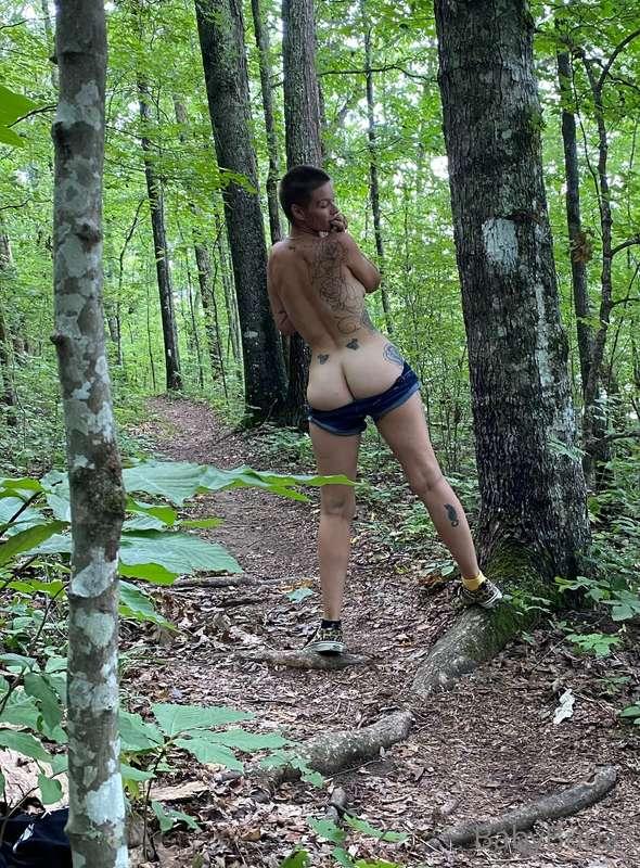 🥾 Wanna go for a hike!? 😜
