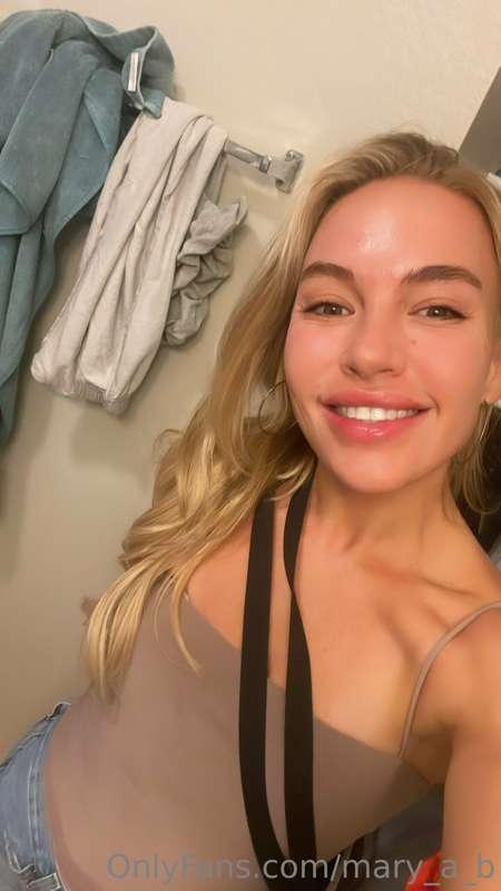Smile baby! It's Friday! Am I part of your weekend plans?
