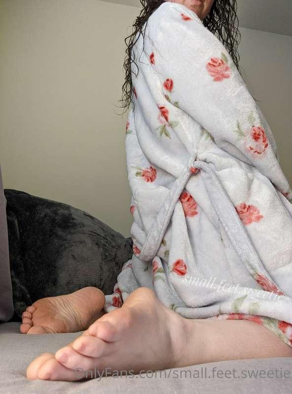 small.feet.sweetie image #2