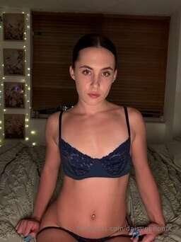 I bet you wanna see what's under this bra 😈