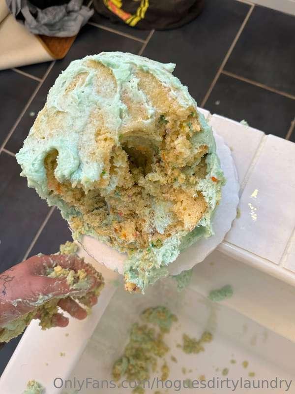 it got messy 🎂🍆🎉😏 wanna see?
