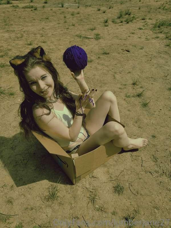 Who wants to pet this pussy 😻 💋