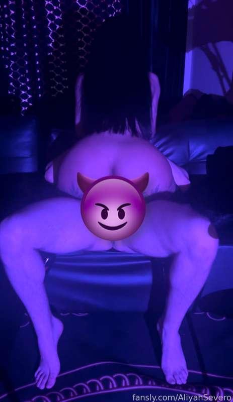 Do You like me to Sit On your Hard Cock Too?! 🤔😏 🍆🍑