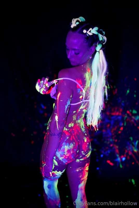 🎨You know what to do! **Swipe** to take my bra off💜 I hope y..