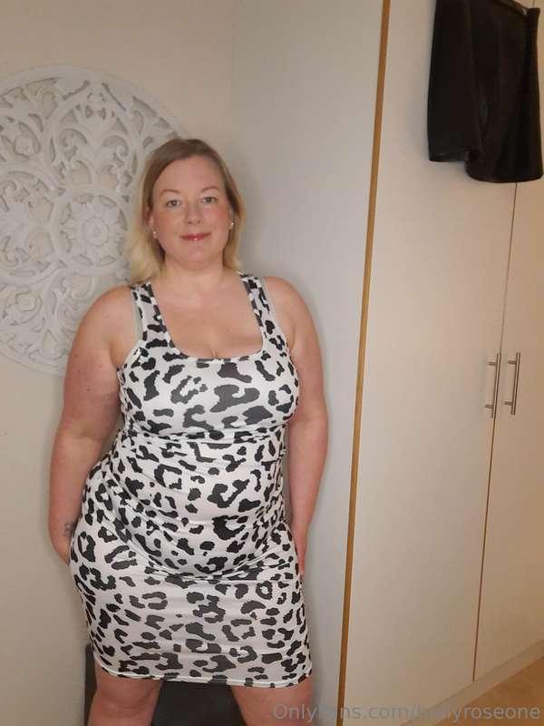 Trying on my new summer dress 😘