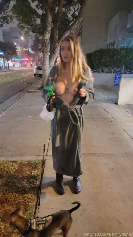Just a casual night stroll😚