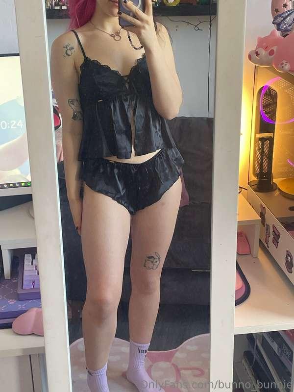 Heyy heyy ☺️ i finally have a new set for you ✨TONIGHT✨ 5pm ..