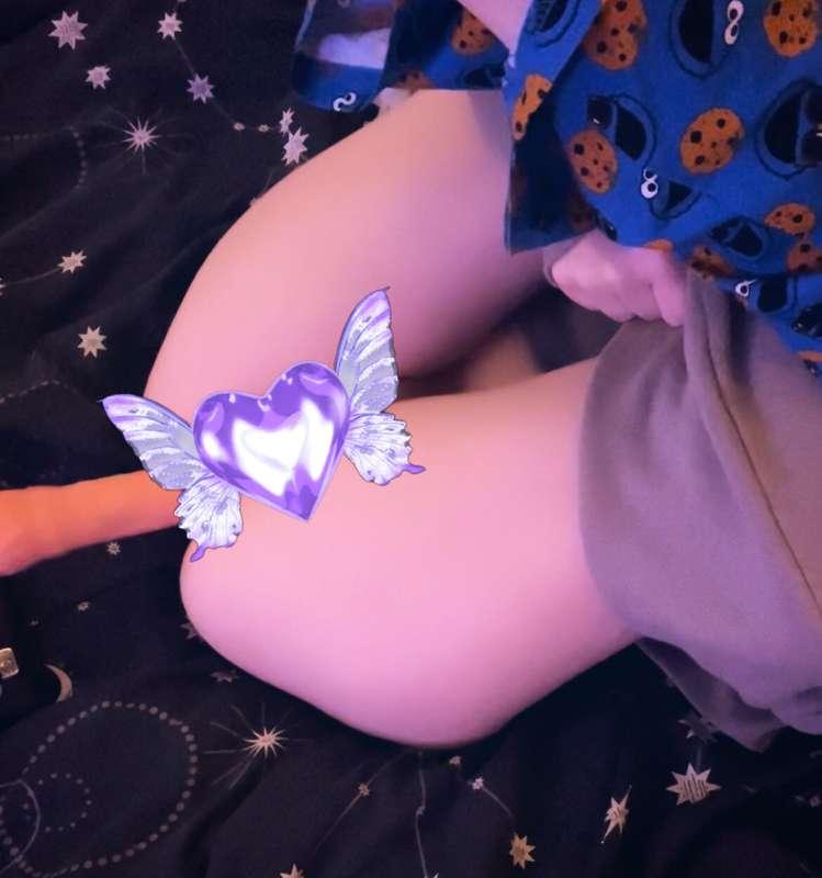 Quick session in my pjs? How would you like to wake up to th..